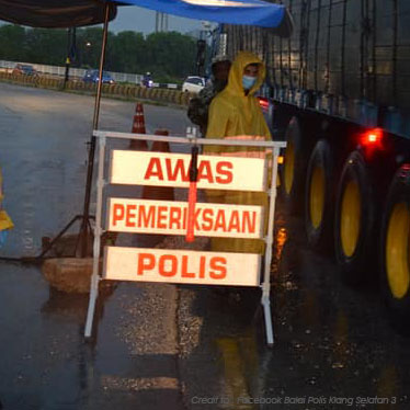 Roadblock-stand-polis-reflective.jpg